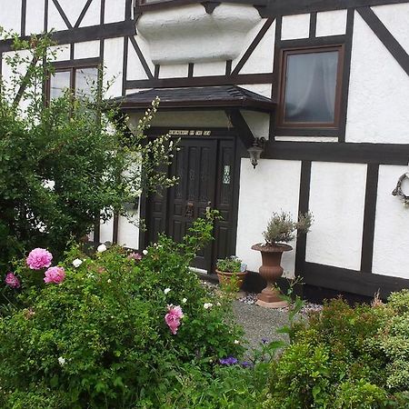 Hemingway'S By The Sea Bed & Breakfast Esquimalt Exterior photo